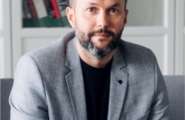 Своя кухня с BBQ, камин  и летний кинотеатр: двор-сад дома бутик-класса «Булычёв» удивит даже искушенных