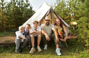 От Бабы Яги до бизнес-леди: зажигай мечты, отдыхай в Свистоплясово