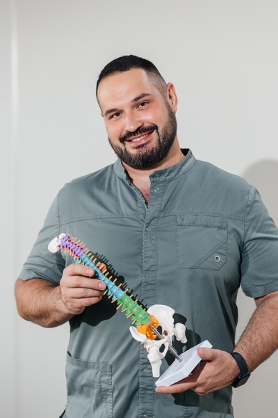 Осанку, как и честь, нужно беречь смолоду