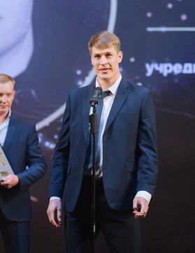 Александр Момотов